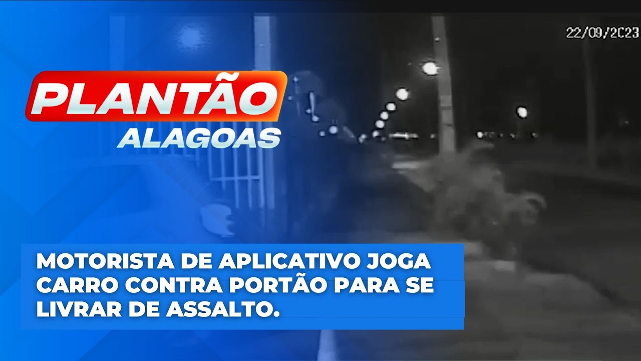 Motorista de aplicativo joga carro contra port&atilde;o para se livrar de assalto.