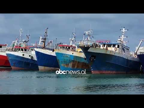 Moti i keq, pezullohet lundrimi/ Ndalohet dalja në det e anijeve të vogla në Durrës, Vlorë e Sarandë