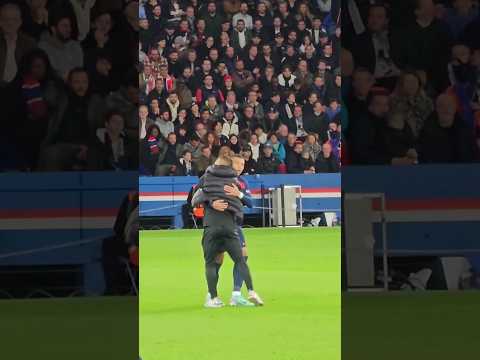 IL FAIT UN CÂLIN À MBAPPE EN PLEIN MATCH !