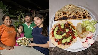 Hoy preparamos una rica cena unos tacos de carne  frita y quesadillas y vampiros deliciosos 🌮🫜🥒👌💯