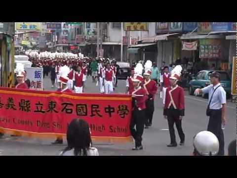 2012東石國中樂旗隊(第五屆)萬聖節踩街2 - YouTube