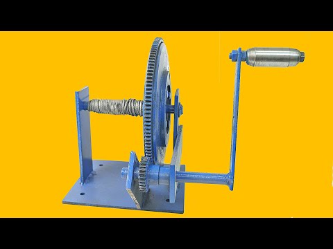 Hand-operated lifting equipment