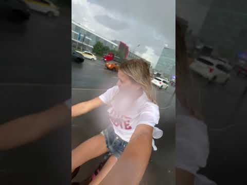 Юля Гаврилина попала под ливень??!