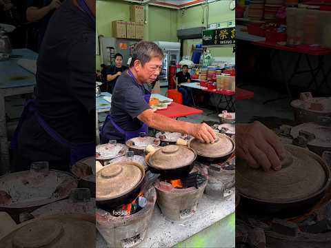 Malaysia's popular claypot Chicken Rice - Malaysian Street Food