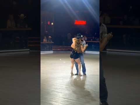 Bailando Cumbia