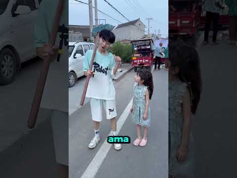 Kardeşinin Yorulduğunu Gören Abi Nasıl Bir Çözüm Buldu.😅🤩