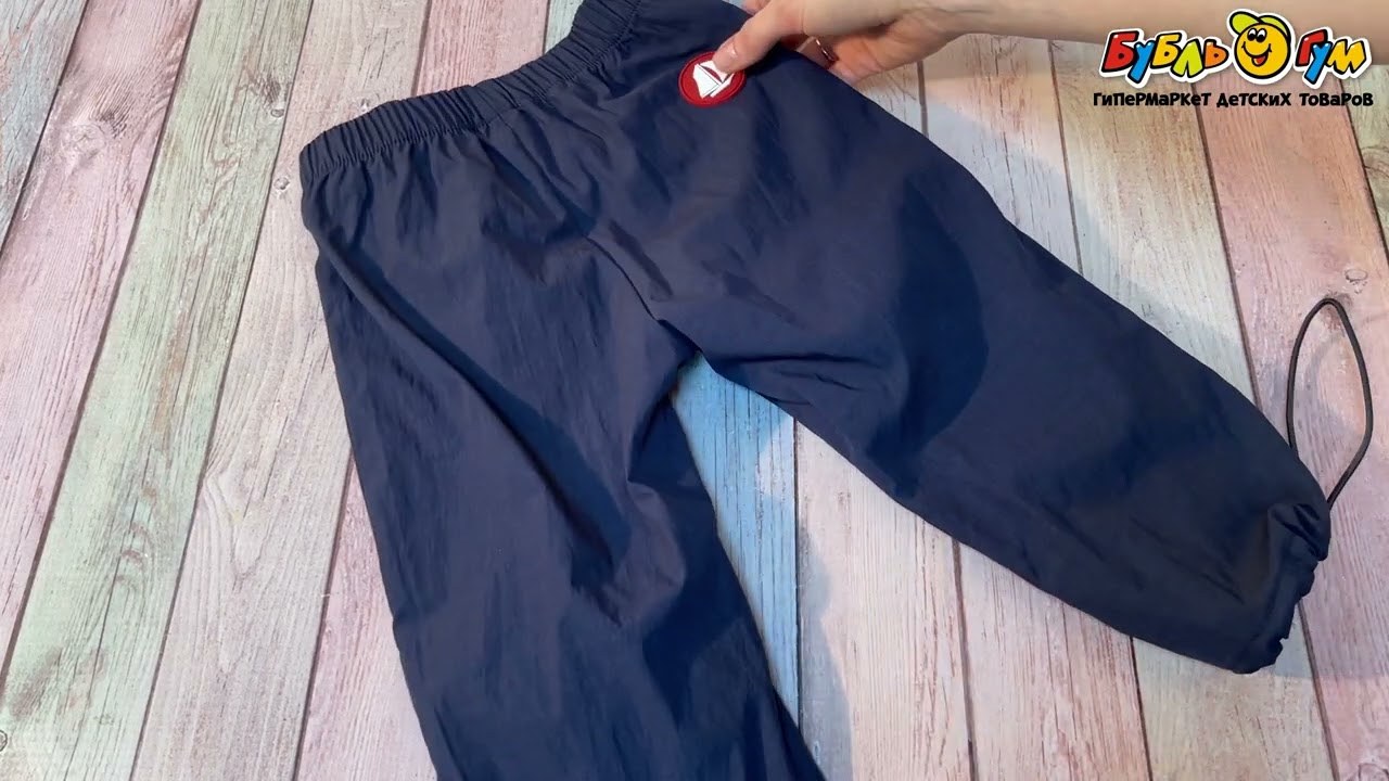 Брюки Lanson Kids легкие спортивные с надписью темно-синие - видео Брюки Lanson Kids легкие спортивные с надписью темно-синие - видео
