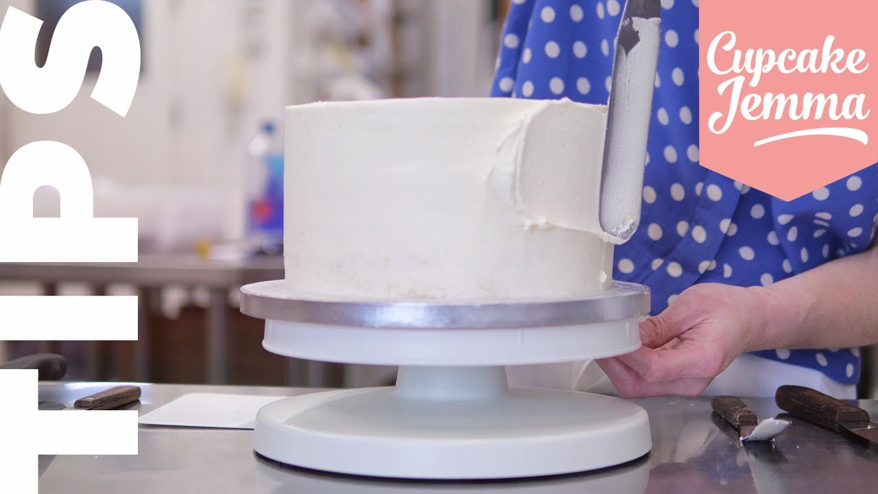 How To Do a Perfect Crumb Coat On Your Cake Tips