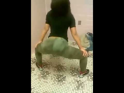 Sexy Latina Twerk in leggings