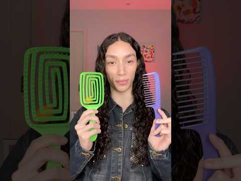 Você prefere seus cachos com volume ou sem? 🥰 Eu gosto do meio termo!
