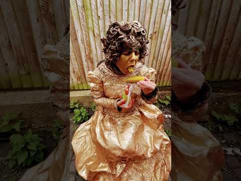 Van Holten’s Sour Pickle 🥒 🥶#youtubeshorts #onechipchallange #statue #onechipchallenge #disney
