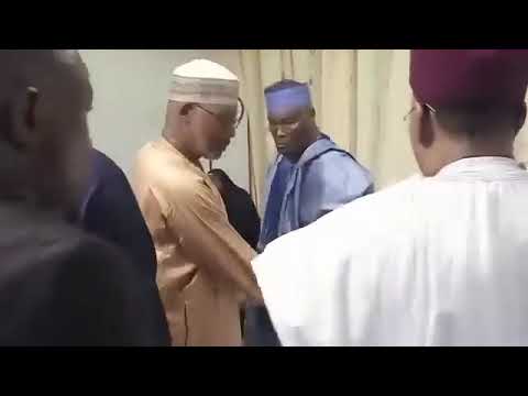 L'Ancien Président Issoufou Mahamadou a rencontré la famille du défunt Président Buhari