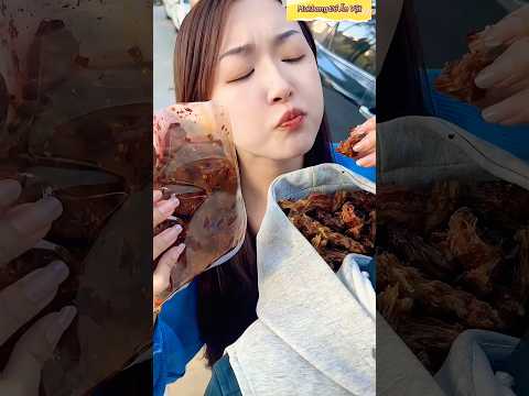 Ăn Cổ Vịt Ướp Cay Xong Bỏ Xương Vào Mũ Anh Chồng! #mukbang #food #anuong #anvat #shorts