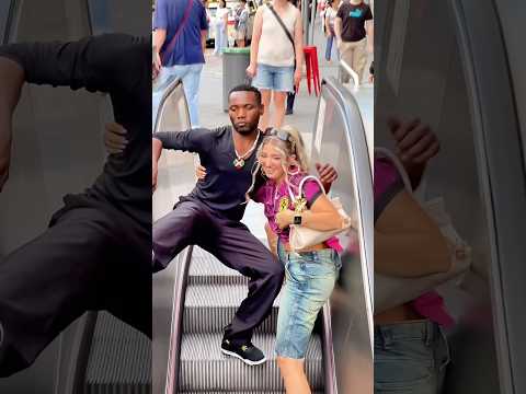 The way she came to help #goodvibes #comedyshorts #comedy #funny #funnyvideo #funnyshorts #viral