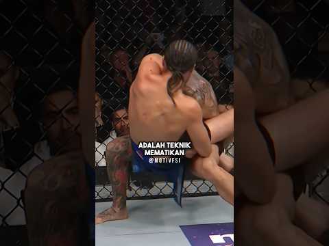 Khabib Nurmagomedov memberikan lehernya untuk di kunci