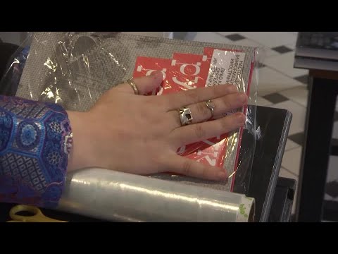 YouTube video thumbnail: Russian Shops Slap Warnings on 'Foreign Agent' Books