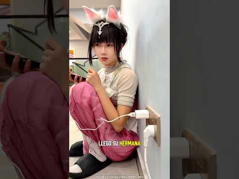 El hermano mayor sorprendió a todos con su forma de cargar el teléfono 😮 #shorts