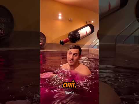 Co se stane, když se ponoříš do vany plné vína?
