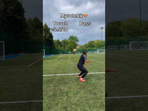 Who’s the got the best touch🚀 SUBSCRIBE FOR MORE✅ #viral #touchfootball #soccer #footballchallange