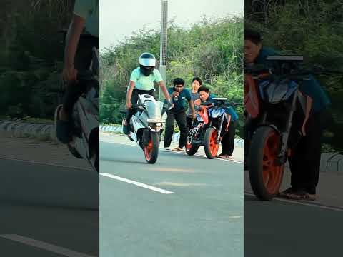 Stoppiee 🏍️..