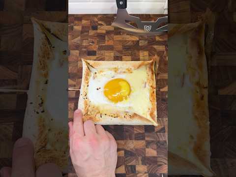 Stuffed crust breakfast pizza ๐ฅ #shorts