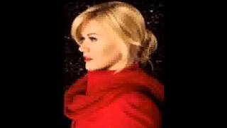 Kelly Clarkson MKIA and MI LIVE