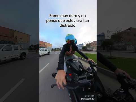 Sustico #bikergirl #automobile #cosasdebikers #cosasquepasan #humor #suzukimotos #parati #humor