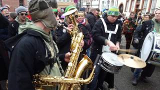 Granade Brass - Let me entertain you