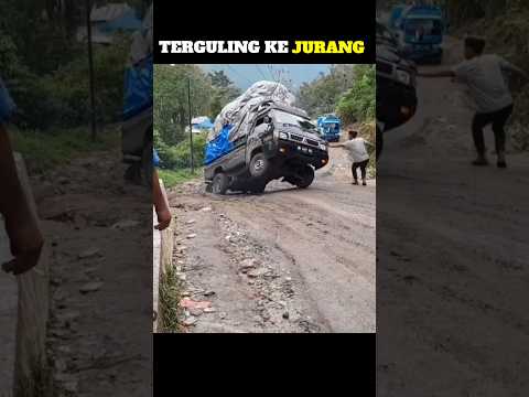 VIRAL,MOBIL L300 TERGULING KE JURANG #viral #extrimeroad #truck #mobil #mobill300 #hillclimb #jcb