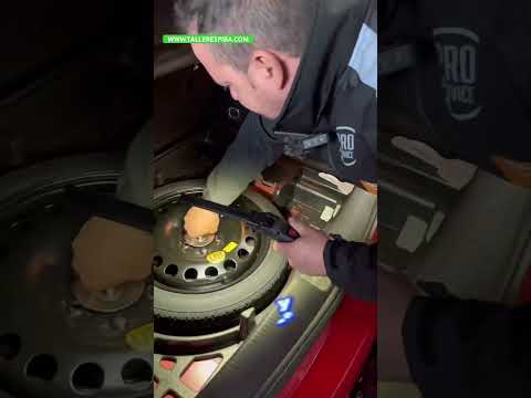 No te vas a creer donde va ubicada la batería de un Opel Astra K