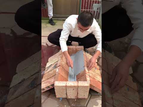 お父さんが魚のために素晴らしい水槽を作っています🐠🐟