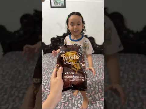 Coklat tengge tengge #fun #reaction #kidsvideo #viral #shortvideo #funny #cat #love #cute #asmr