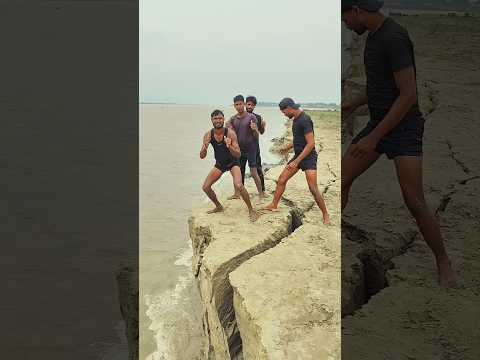 please support kijiye A, A,...*shortreels#virdavan #flip #funny #comedy #viralreels#army #song