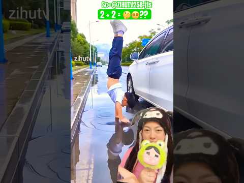 Lebih milih jalan pake tangan 😱