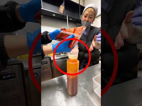 they are trying unique way to fill the ketchup #shortsvideo