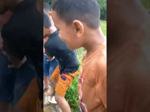 BERENANG DI PARIT ADA LINTAH #minivlog #hiburanshorts