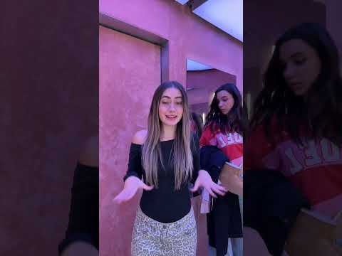 non mettete MAI 3 RAGAZZE in un CAMERINO