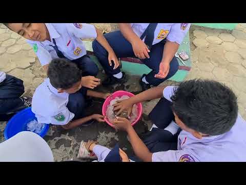 Praktik siswa membuat es cream di mata pelajaran I