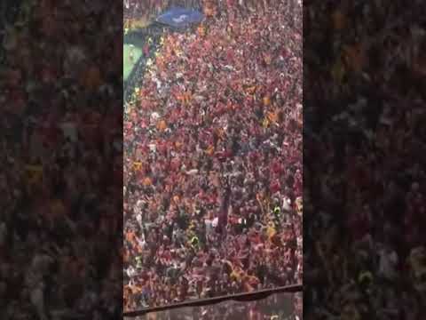 Liverpool tribünününden maç sonu muhteşem sevinç ! Harika atmosfer #galatasaray