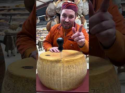 Un Parmigiano stagionato 111 mesi! #madeinitaly #formaggio #cheese #fromage #parmigiano