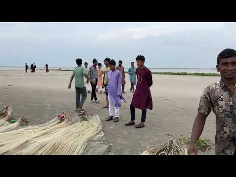 পদ্মা নদীর মিষ্টি পিয়ালি মাছ ধরছে জেলেরা 🐡 ওরা সত্যিই মজা করে মাছ ধরে 😍