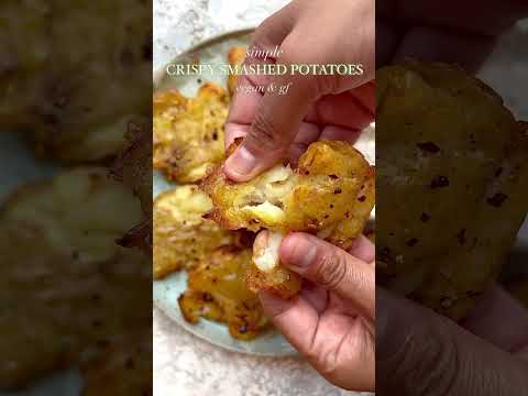RECIPE BELOW 👇🏽 ⁣🥔 CRISPY SMASHED POTATOES 🥔 #potatoes #smashedpotatoes #potatorecipes #recipe