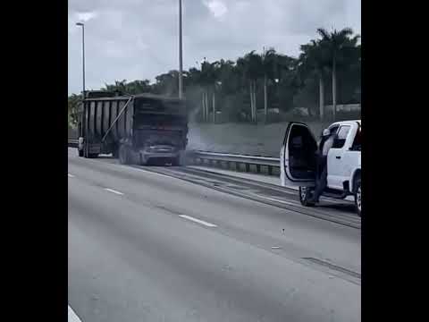 SayNoToCheapFreight 🚛 #trucadao #choraboy #gasprices #trucks #fuel #18wheeler #truckingindustry
