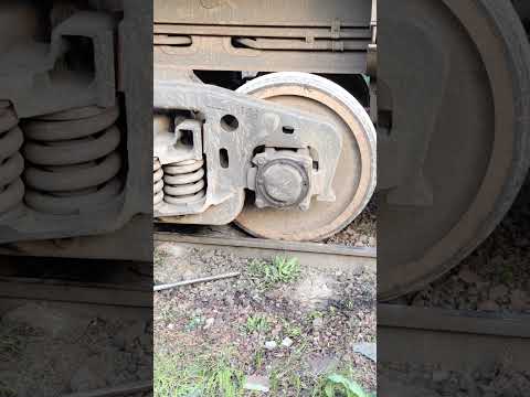 Подъем колёсной пары на рельсы. #railway #trains #ужд
