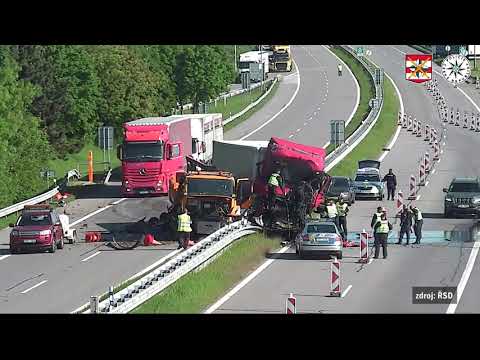 Policie ČR: Nehoda D2 - Policisté bojovali o život řidiče
