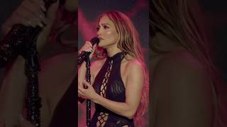 Jennifer Lopez Tickled by a Cricket 🦗… and She Didn’t Miss a Beat | Viral Concert Moment 2025
