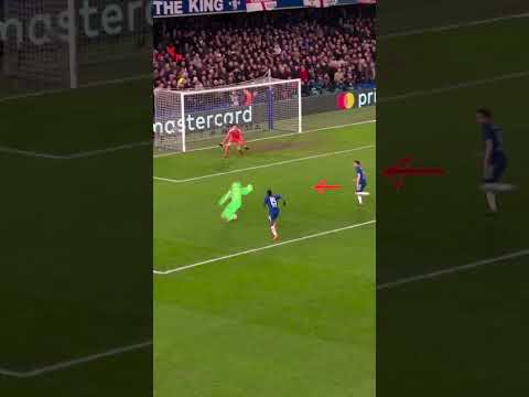 How Iniesta Saw the Pass Nobody Else Could