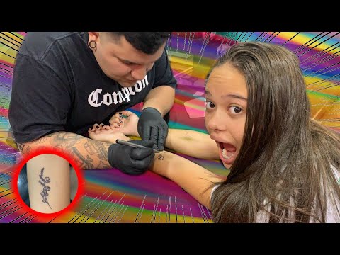 LEVEI MINHA IRMÃ PRA TATUAR SEM MINHA MÃE SABER !!
