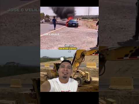 Se incendia un carro y lo ayuda un cargador frontal