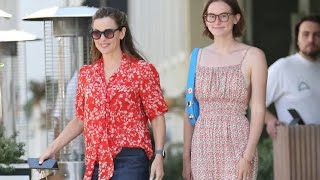 Jennifer Garner Steps Out for Lunch with Lookalike Daughter Violet, 20 | Rare Photos Spark Buzz